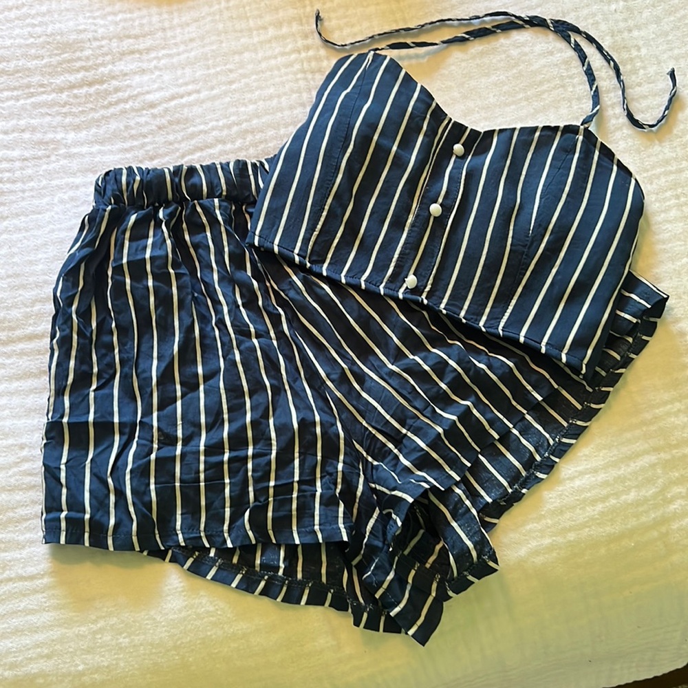 COPY - Blue and crème summer outfit.